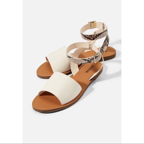 ✨ JustFab Cleo Flat Sandal✨ - Picture 3 of 5